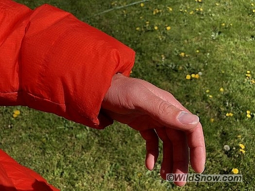 The elastic cuff is comfortable and secure around gloves while climbing and reaching above the head. The elastic cuff is comfortable and secure around gloves while climbing and reaching above the head.