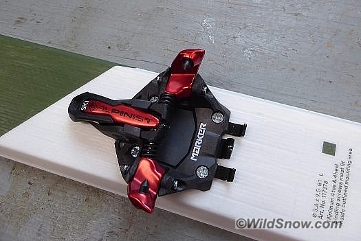 Toe unit is interesting in that the base chassis is carbon plastic, bold move. Toe unit is interesting in that the base chassis is carbon plastic, bold move.