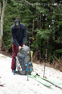 Packing a heavy overnight bag, wearing the TNF baselayer. Packing a heavy overnight bag, wearing the TNF baselayer.