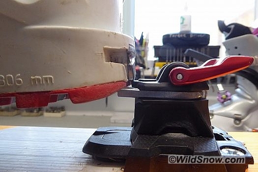 As the Alpinist binding does not have a ramp, this is what your boot heel can do. As the Alpinist binding does not have a ramp, this is what your boot heel can do.