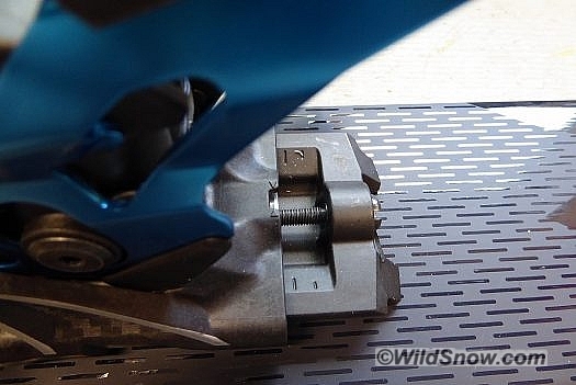 Boot length adjustment is fine tuned by lining the shiny metal up with the black arrows. Boot length adjustment is fine tuned by lining the shiny metal up with the black arrows.