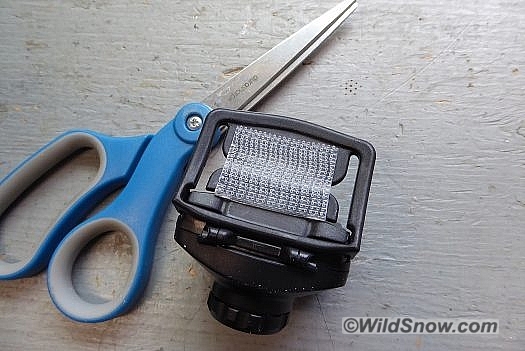 After cleaning with rubbing alcohol, placement of the hook-loop was trivial. After cleaning with rubbing alcohol, placement of the hook-loop was trivial.