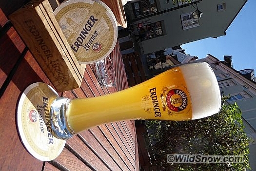 I actually don't drink all that much beer any more, but had a kliner Erdinger just to avoid being run out of town. I actually don't drink all that much beer any more, but had a kliner Erdinger just to avoid being run out of town.