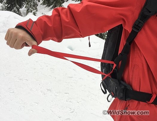 Pulling on the crotch strap like this quickly pulls the clip up into the waist belt, neatly storing it away (see next photo). Pulling on the crotch strap like this quickly pulls the clip up into the waist belt, neatly storing it away (see next photo).
