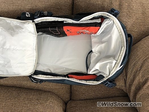 With the pack empty, you can clearly see the minimalist airbag system.