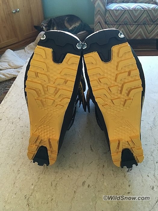 Notches in the toe fittings of the Solar boots allow stepping into the bindings in a closed position. It felt a little awkward on the carpet test, but after a few tries in the field, I found it to be nearly as easy stepping into the binding from an open position. Notches in the toe fittings of the Solar boots allow stepping into the bindings in a closed position. It felt a little awkward on the carpet test, but after a few tries in the field, I found it to be nearly as easy stepping into the binding from an open position.