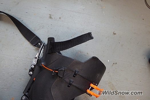 The short OEM strap, I cut the plastic wad off the end and made it even shorter, time for a mod swap. The short OEM strap, I cut the plastic wad off the end and made it even shorter, time for a mod swap.