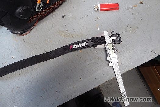 Selecting strap by width. Selecting strap by width.