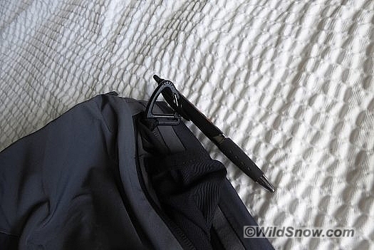 Mini-biner on the beacon pouch, multiple use!