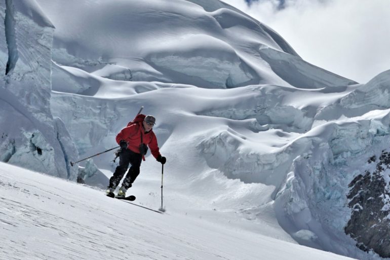 Steve Marolt skiing Chumpe