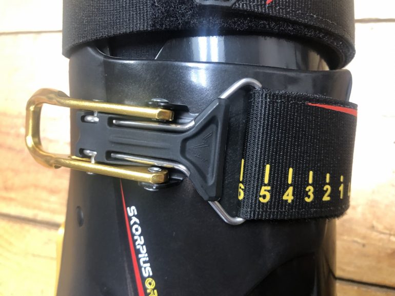 Easy to set and snug top buckle.