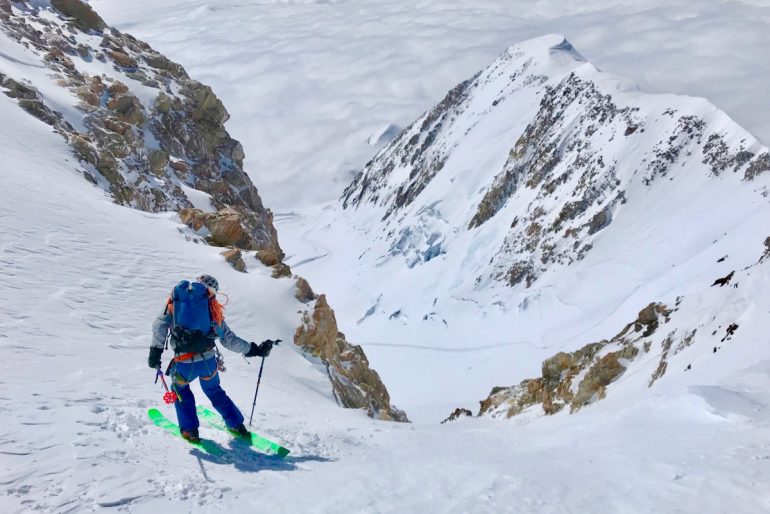 Dusting off the cobwebs on the first jump turn of the trip, trusty Navis’ below foot confidently clamped to Hoji Pro Tours with ‘SuperRadicals’. Photo @bigmountaincreative