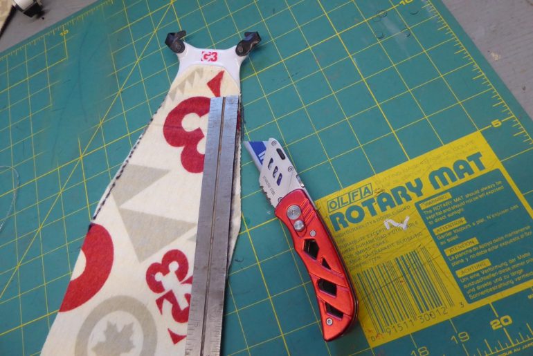Cutting the skin tip shape.