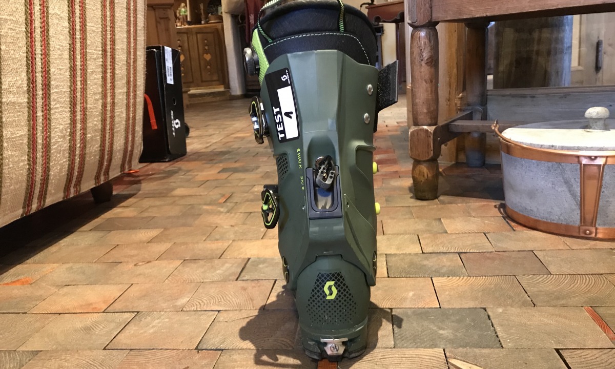 The boot also features an integrated walk-ski mechanism, and the dual locking tongue releases to allow a full 60 degree range of motion.