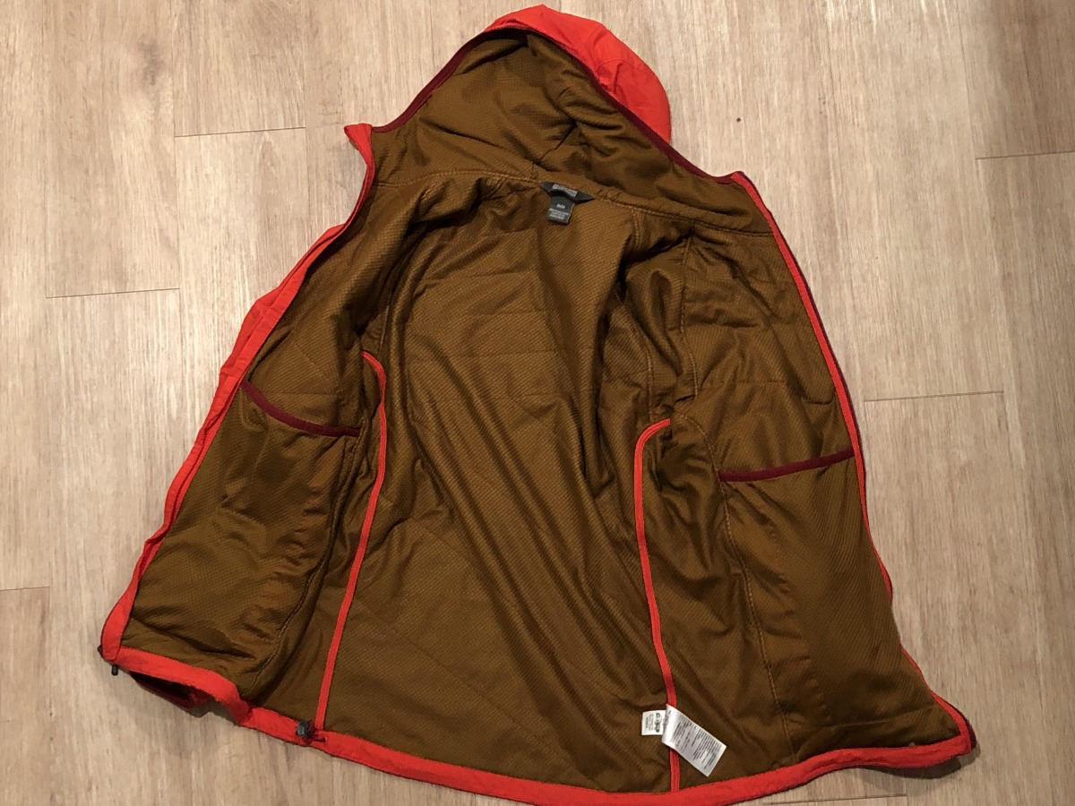 The VerticalX Air insulation lends itself to stop and go activities where breathability is key for motion but warmth is needed when stopped.