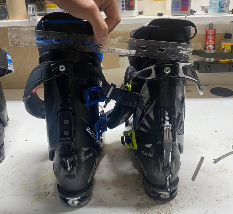 Rear of the two boots (XT on the left), the XT is noticeably higher (although the attached spoiler on the RS makes up for some of this difference).