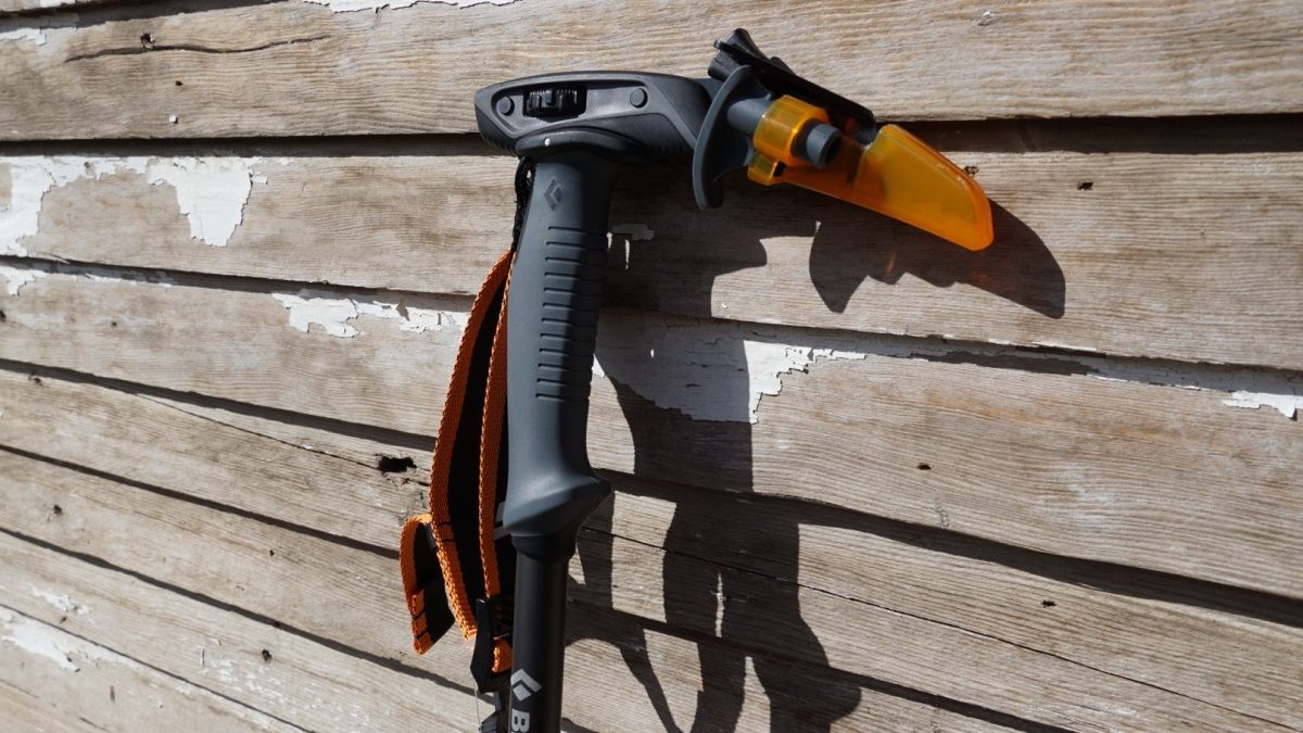 The removable pick with hole plug and protective sheath. Note that they store neatly together.