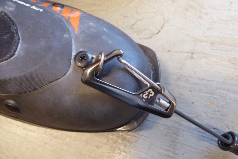 I'm not a fan of how most leash clips interact with this sort of small D-ring.