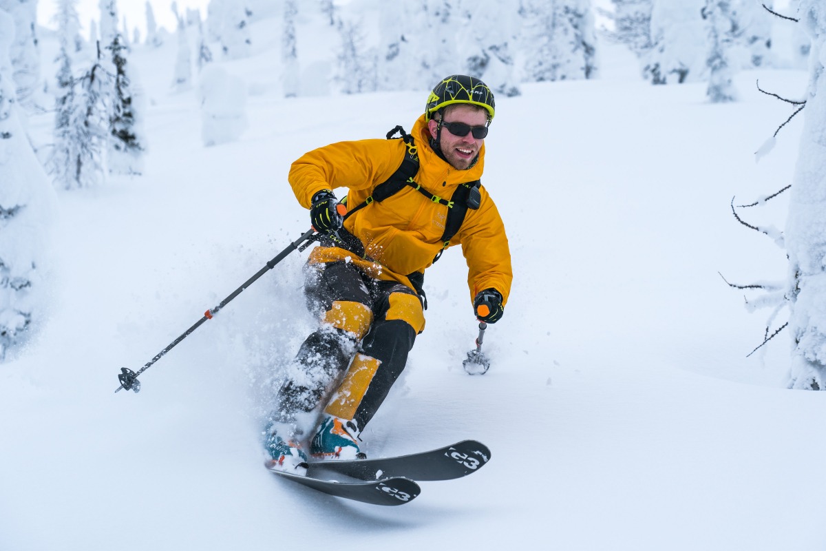 Scott Von Thun, styling in the CAMP Speed Comp on an AIARE 2 course outside Nelson, BC. Photo: Mahting Putelis