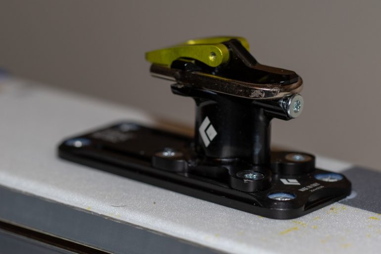 The minimalist heel piece of the Black Diamond Helio 145. I mounted this binding with an adjustment plate (sold separately) adding a 60 gram weight penalty and 30 mm of adjustability.