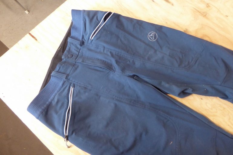 Pocket configuration is simple.