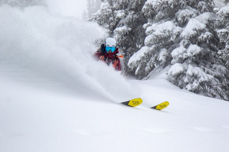 The WNDR Vital 100 is fun and playful in some classic powder snow.