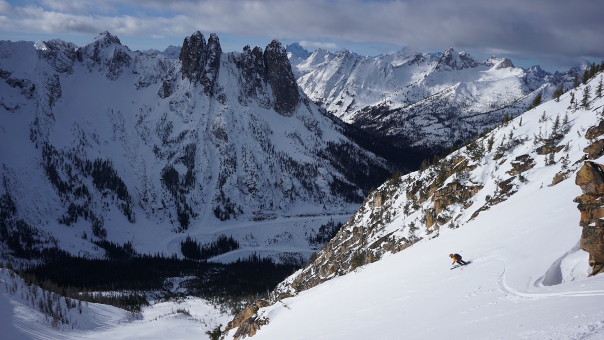 Louie opening it up as he exits the narrower portion of the couloir - can you feel the WA pass magic in this photo?