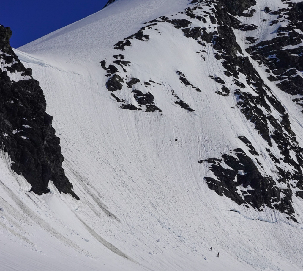 Peering at the Raven Headwall.