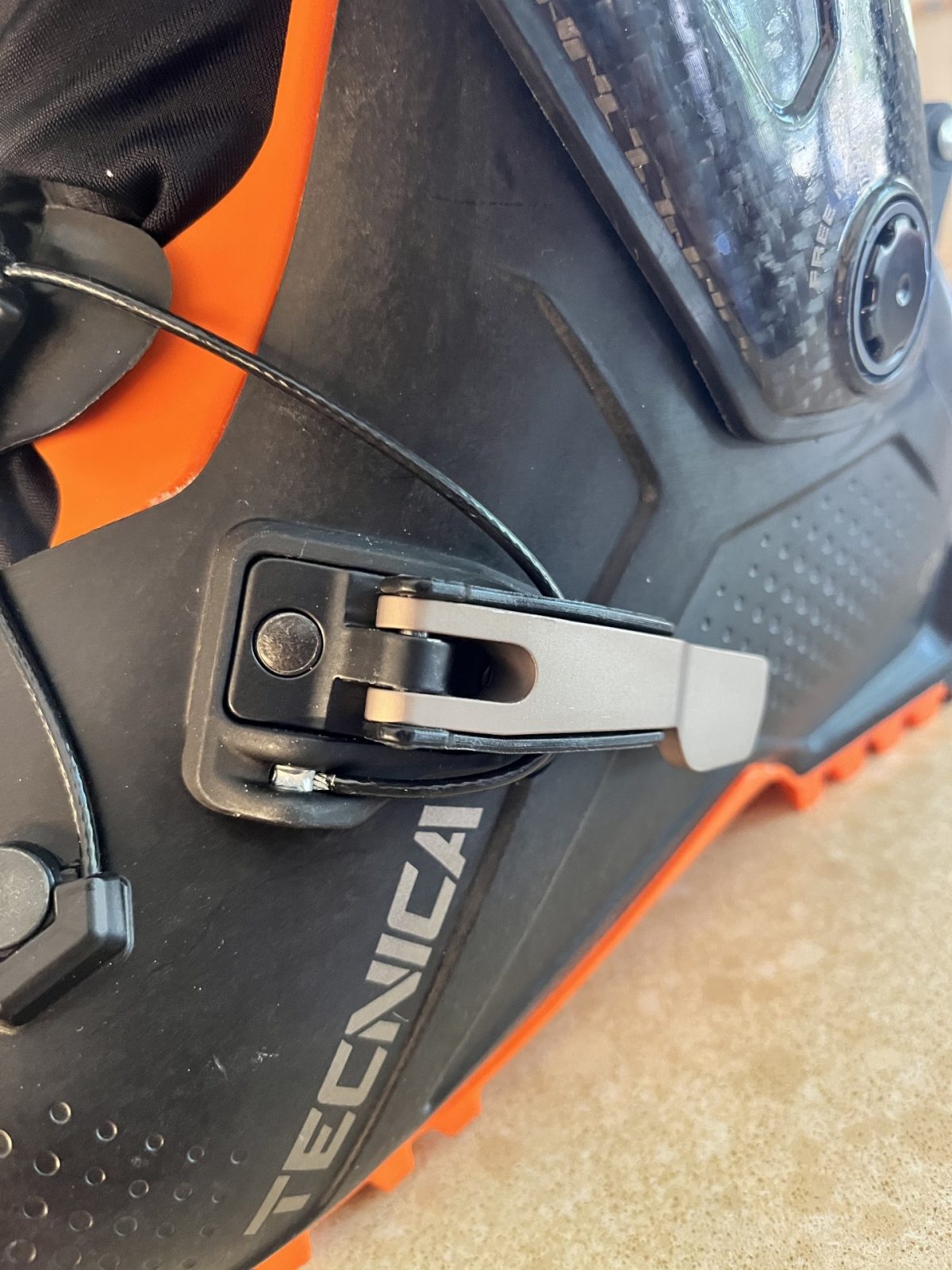 Peak buckle closure.