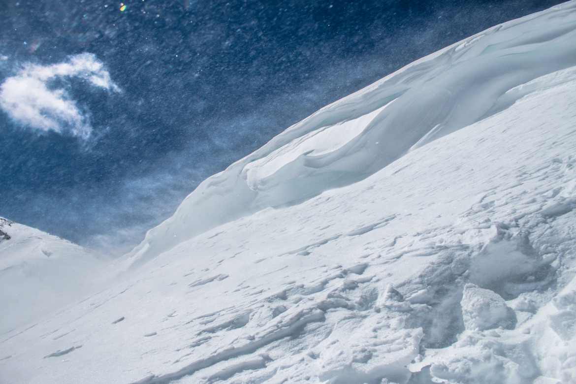 Wind over cornice: Parnassus.