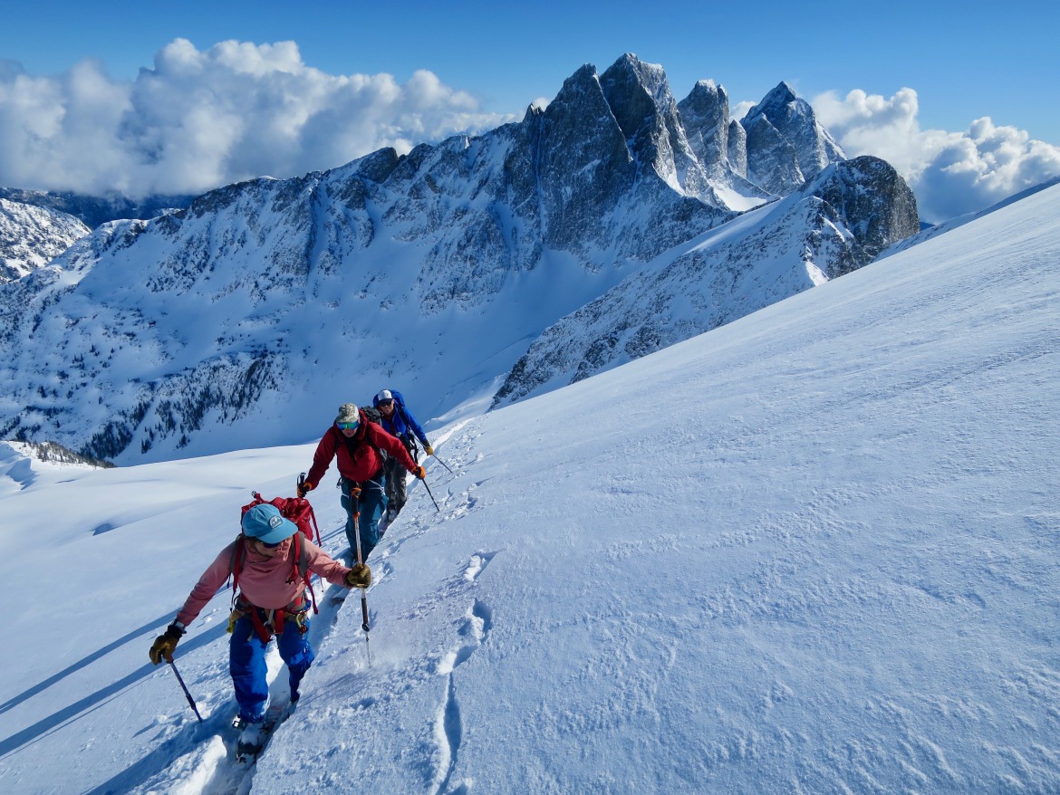 slide the skis, set the track.
