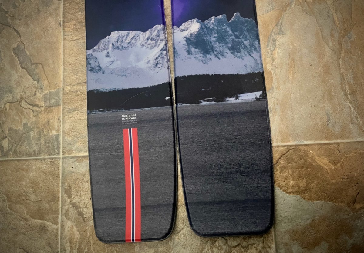 Tails, Moonlight Cruiser 120.