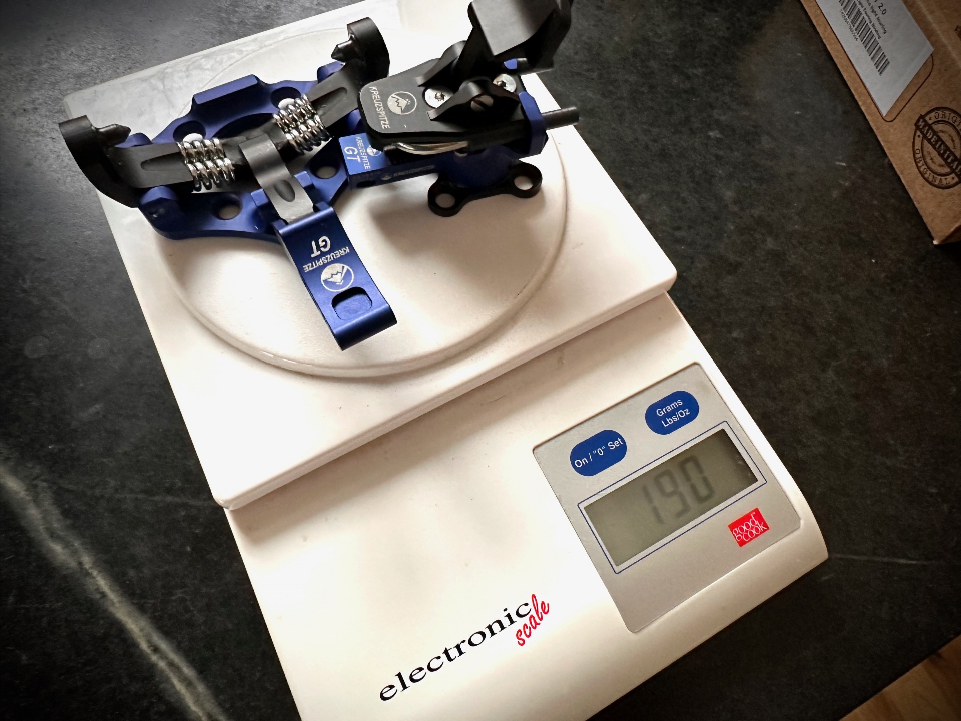 190g: Pengikatan teknologi Kreuzspitze GT 2.0.