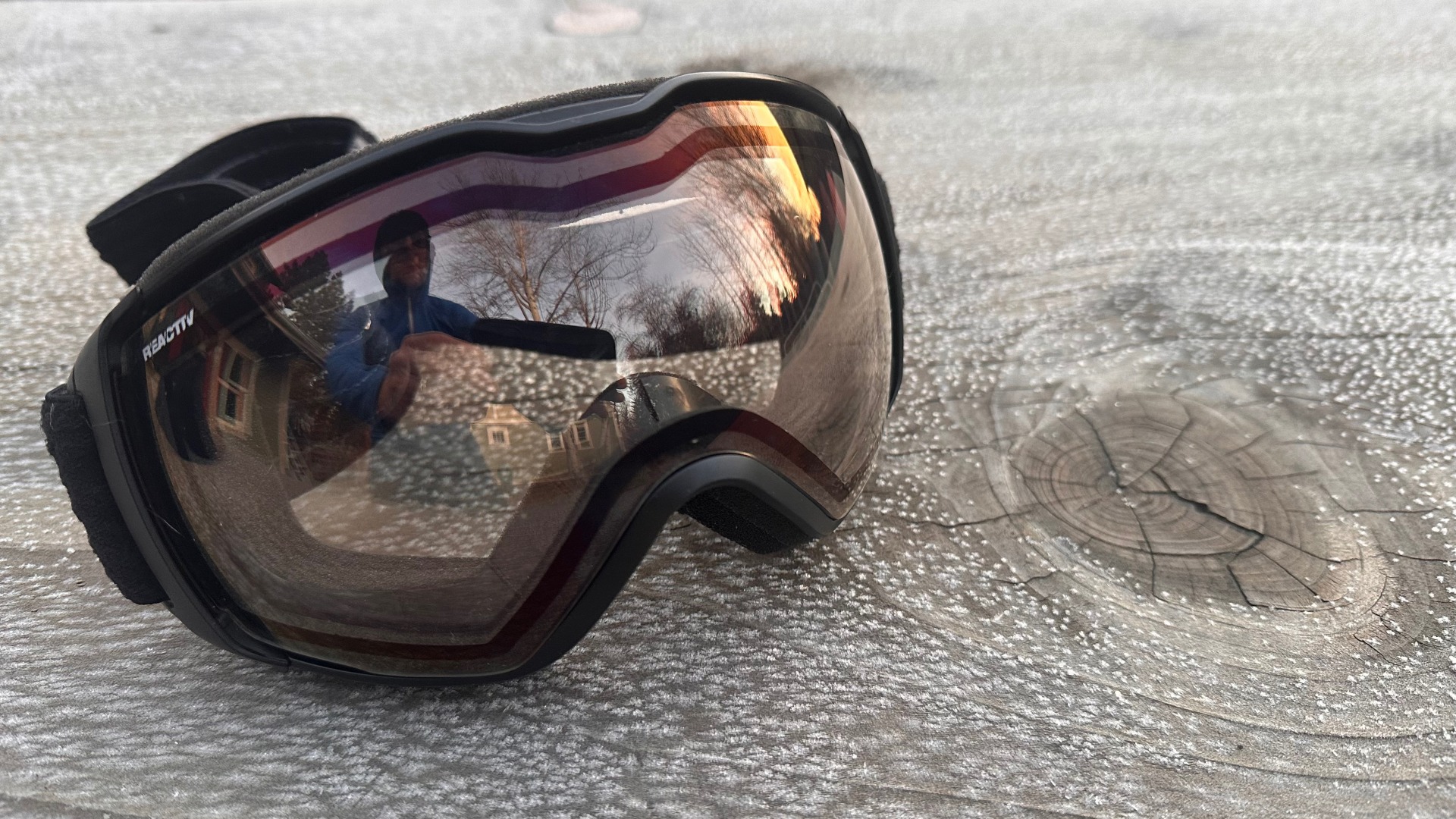 Menjadi Fotokromatik dan Hampir Bebas Kabut dengan Julbo Aerospace Goggle dan Reactiv 0-4 Lensa Kontras Tinggi